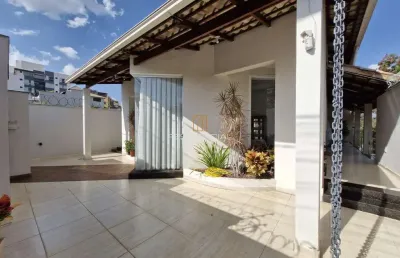 Casa com 3 quartos à venda na Rua Anderson Arantes Pereira, 100, Universitário, Divinópolis