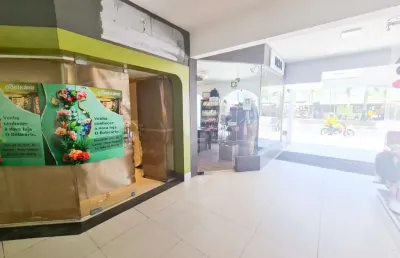 Loja em shopping no coração do centro comercial de porto seguro
