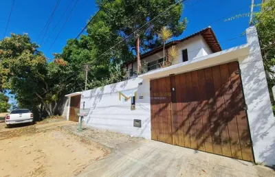 Casa mobiliada com 04 quartos á 700 metros da praia em porto seguro!