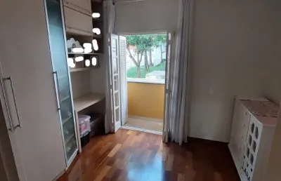 Lindo sobrado em condomínio fechado pronto para morar