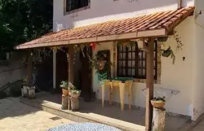 Casa com 3 dormitórios à venda, 115 m² por r$ 500.000 - albuquerque - teresópolis/rj