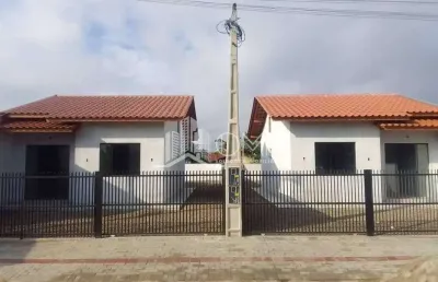 Casa com amplo quintal perto da praia em barra velha