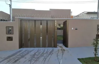 Casa térrea para venda com 106 metros quadrados com excelente acabamento, pé direito 3,80m.
