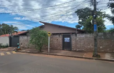 Casa com 2 quartos para alugar na Rua Luiz Góes, 240, Jardim Itatiaia, Campo Grande