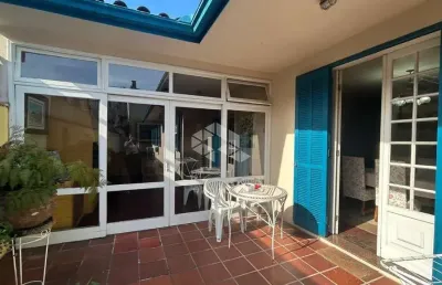 Casa residencial ampla e plana com 4 dormitórios em coqueiros - florianópolis