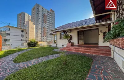 Casa comercial com 6 salas para alugar no Garcia, Blumenau 