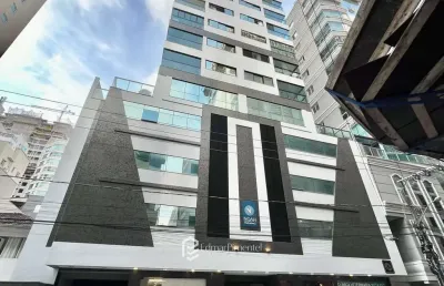 Apartamento à venda com 3 suítes semi-mobiliado na meia praia em itapema-sc