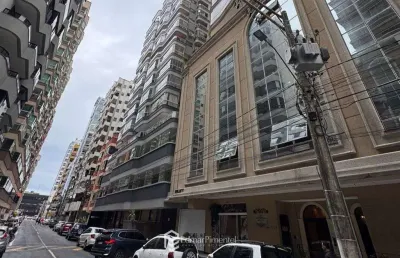 Apartamento à venda com 3 suítes excelente localização na meia praia em itapema