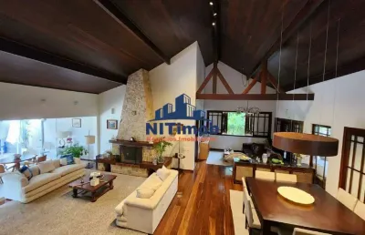 Casa a venda, 4 quartos, 6 vagas, piscina, área gourmet, condomínio piratininga niterói.