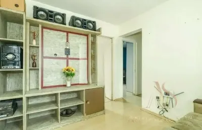 Apartamento com 2 quartos para alugar na rua dos maias, 420, rubem berta, porto alegre por r$ 1.400