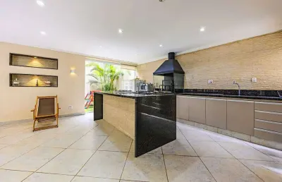 Casa na vila romana - com piscina, área gourmet e consultório