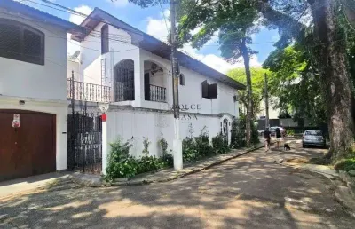 Casa de vila no jardim paulista - com segunça em rua arborizada