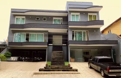 Elegância e conforto em cada detalhe de 600m2 construídos.