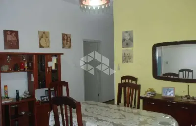 Casa com 4 dormitóros com160m² privativos no bairro vila ipiranga em porto alegre