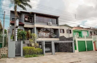 Casa alto padrão 5 dormitórios, 2 suítes no bairro vila jardim