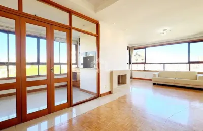 Três dormitórios com lavabo, lareira, churrasqueira  e uma vista incrível da cidade