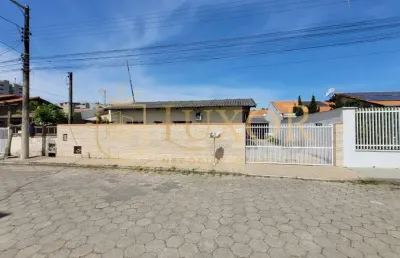 Casa localizada na armação de penha sc, 3 dormitórios perto do beto carrero