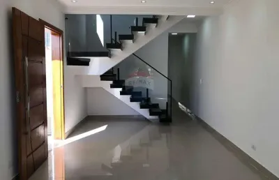 'sobrado novo a venda - 3 quartos sendo 1 suíte, 3 vagas sendo 1 coberta, arquitetura moderna, acabamentos de qualidade.