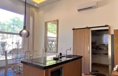 Casa de alto padrão recém construída em condomínio fechado- santa bárbara de goiás