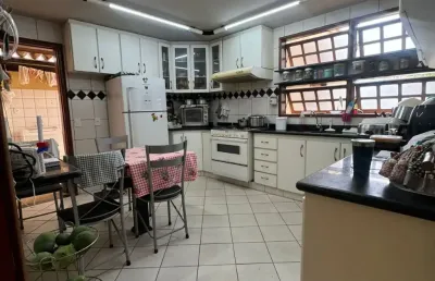 **oportunidade incrível no condomínio privê atlântico – casa em reforma pronta para personalizar!**