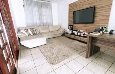 Vendo o melhor do sobrado no setor jaó valor 899.000,0
