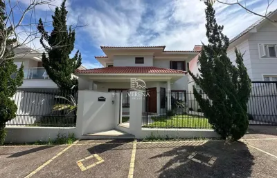 Maravilhosa alvenaria com 03 suítes em localização nobre