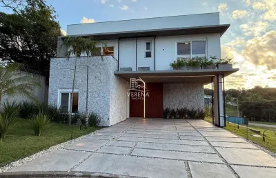 Estilosa e sofisticada residência no reserva do arvoredo