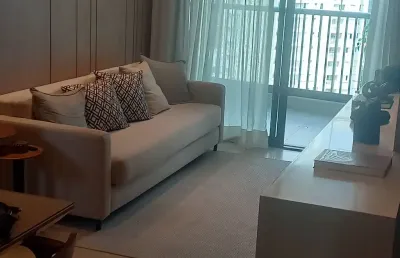 Apartamento totalmente  mobiliado  com 2 dormitórios  sendo 1 suíte 2 vagas determinadas