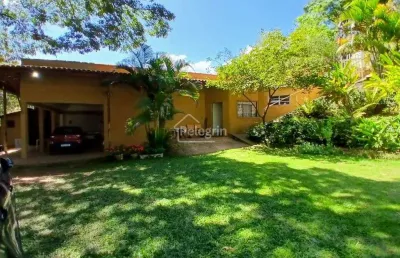 Chácara espaçosa com 4 suítes e piscina – a 1km da dom pedro i
