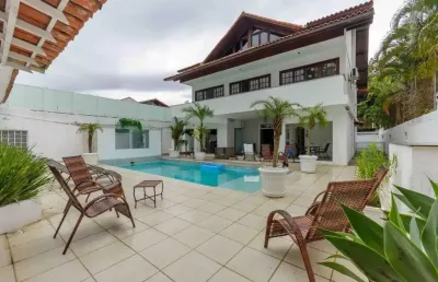 Vendo casa triplex no condomínio maramar residencial no recreio dos bandeirantes.