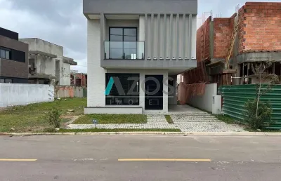 Sobrado com 03 dormitórios localizado no bairro santa cândida em curitiba por r$929.990,00