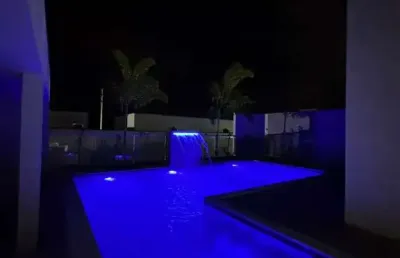 Casa cond. nova à venda com 3 quartos sendo 1 suite tem 255m2 de área total em arembepe – camaçari -ba.