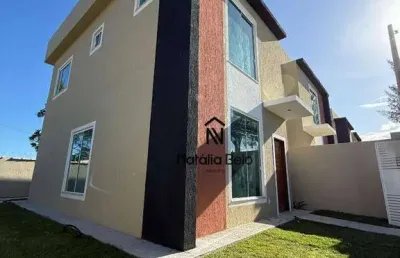 Casa independente com quintal e 3 quartos próxima a praia