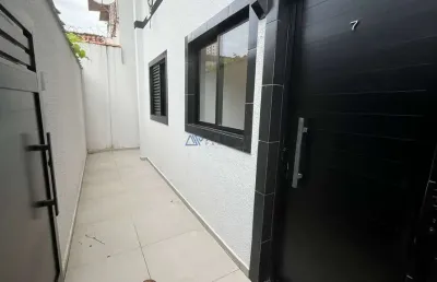 Sobrado à venda em praia grande com 2 quartos no bairro maracanã
