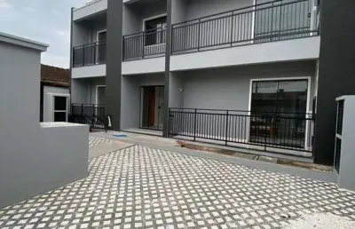 Apartamento de piso superior com 3 dormitórios para locação no bairro são vicente, itajaí, sc