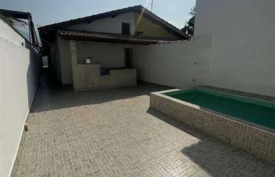 Casa térrea de 2 dorm(s), sendo 1 suíte, com piscina, no flórida em praia grande sp.