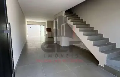 Casa sobrado a venda na cidade de itapema/sc no bairro morretes, com 3 dormitórios sendo 1 suíte e 2 vagas de garagem.