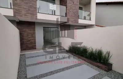 Sobrado geminado a venda na cidade de porto belo/sc, no bairro jardim dourado. com 3 dormitórios sendo 1 suíte e 1 vaga de garagem. a 1.200 m do mar