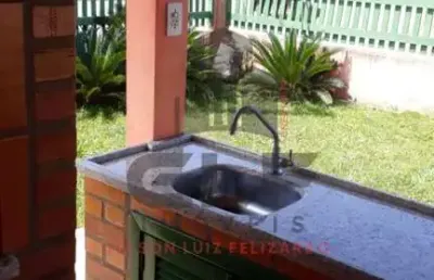 Casa bangalô a venda na cidade de bombinhas/sc no bairro canto grande, com 3 quartos/ 1 suíte e 2 vagas de garagem. bem localizado