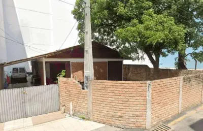 Casa na cidade de balneário camboriú/sc no bairro centro, 2 suítes e 2 vagas, com lazer completo. bem localizado a 700 metros do mar