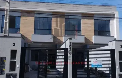 Casa sobrado a venda na cidade de itapema/sc no bairro morretes, com 2 suítes e 2 vagas de garagem. bem localizado