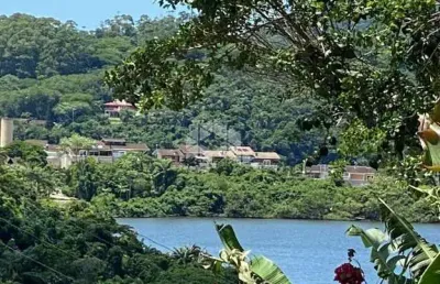 Terreno a venda junto a condomínios de luxo na lagoa da conceição