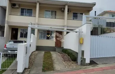 Casa sobrado sendo 2 dormitórios/ quartos c/ suíte  no bairro sertão do maruim - são josé por r$ 500.000