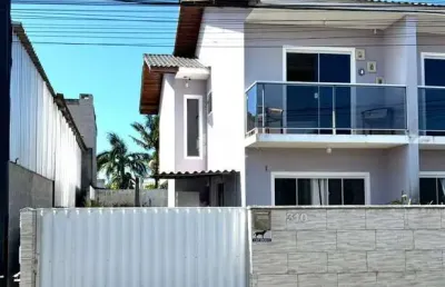 Casa sobrado com 3 dormitórios/quartos sendo duas suítes em palhoça sc, bairro barra do aririú à venda por r$ 392.000,00.