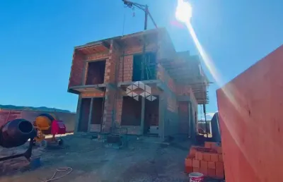 Casa sobrado com 3 dormitórios, sendo 1 suíte, 2 vagas e 125 m² para vender por r$ 640.000,00