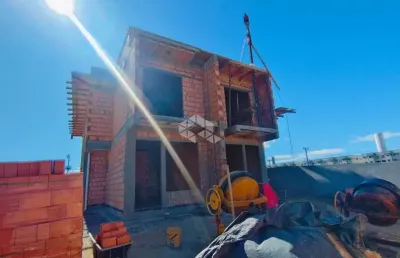 Casa sobrado com 3 dormitórios, sendo 1 suíte, 2 vagas e 125m² para vender por r$ 640.000,00