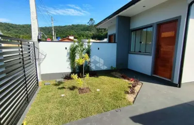 Casa geminada com 2 dormitórios, sendo 1 suíte, 1 vagas descoberta e 55m² para vender por r$ 395.000,00