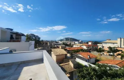 Casa triplex com 3 dormitórios/quartos sendo 1 suíte em florianópolis sc, bairro santinho à venda por r$ 775.000,00.