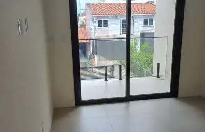 Casa sobrado com 3 dormitórios sendo 2 suítes em são josé sc, bairro ipiranga à venda por r$ 900.000,00.