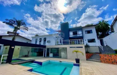Casa com elevador e 4 quartos no  condomínio parque imperial